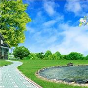 An English teacher who cared for the students and presented the material to them in an interesting way